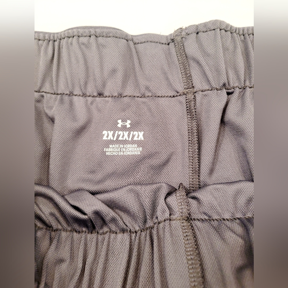 Under Armour Charcoal Performance Shorts - Picture 3 of 5